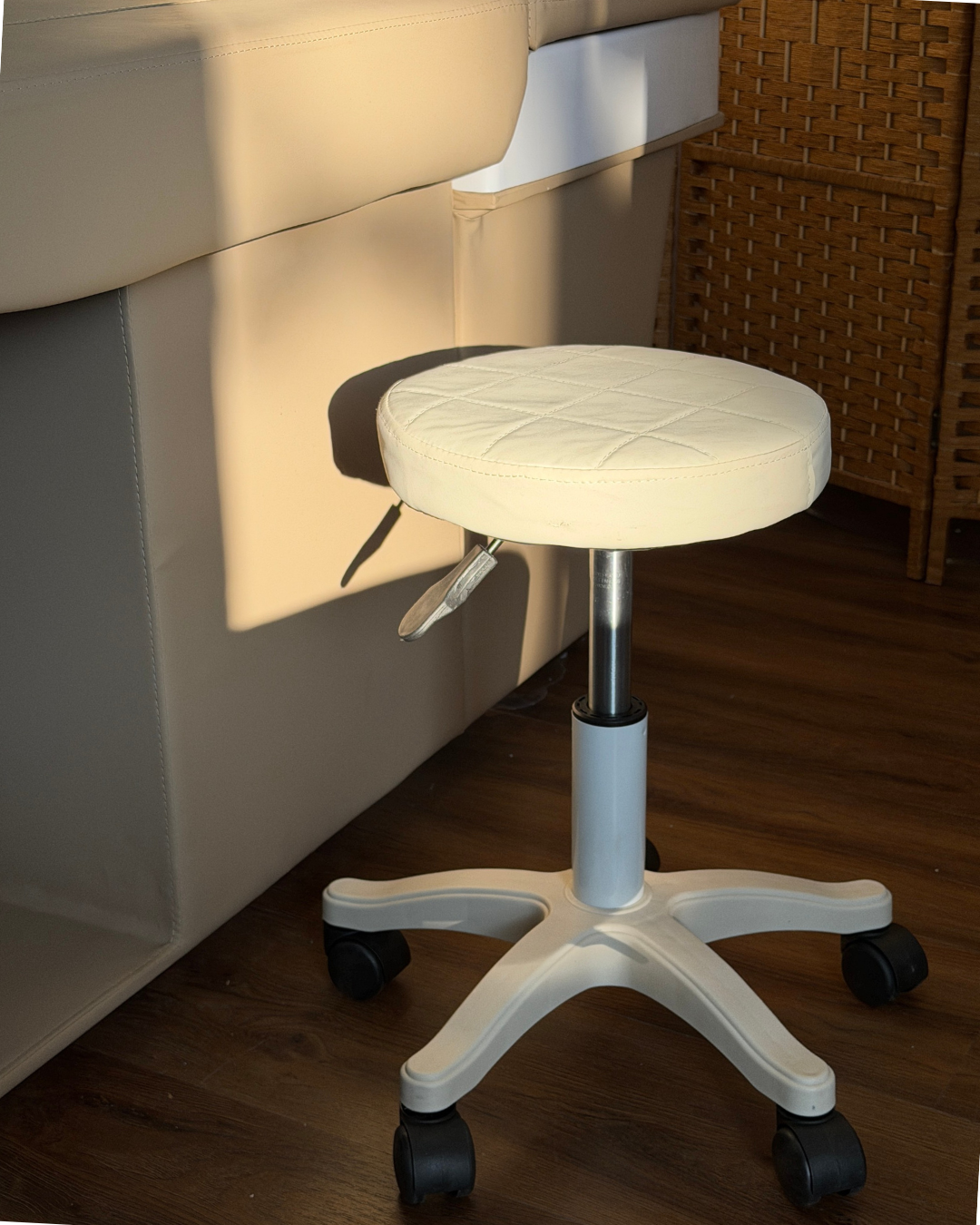 Silla banco sin respaldo para consultorio/oficina