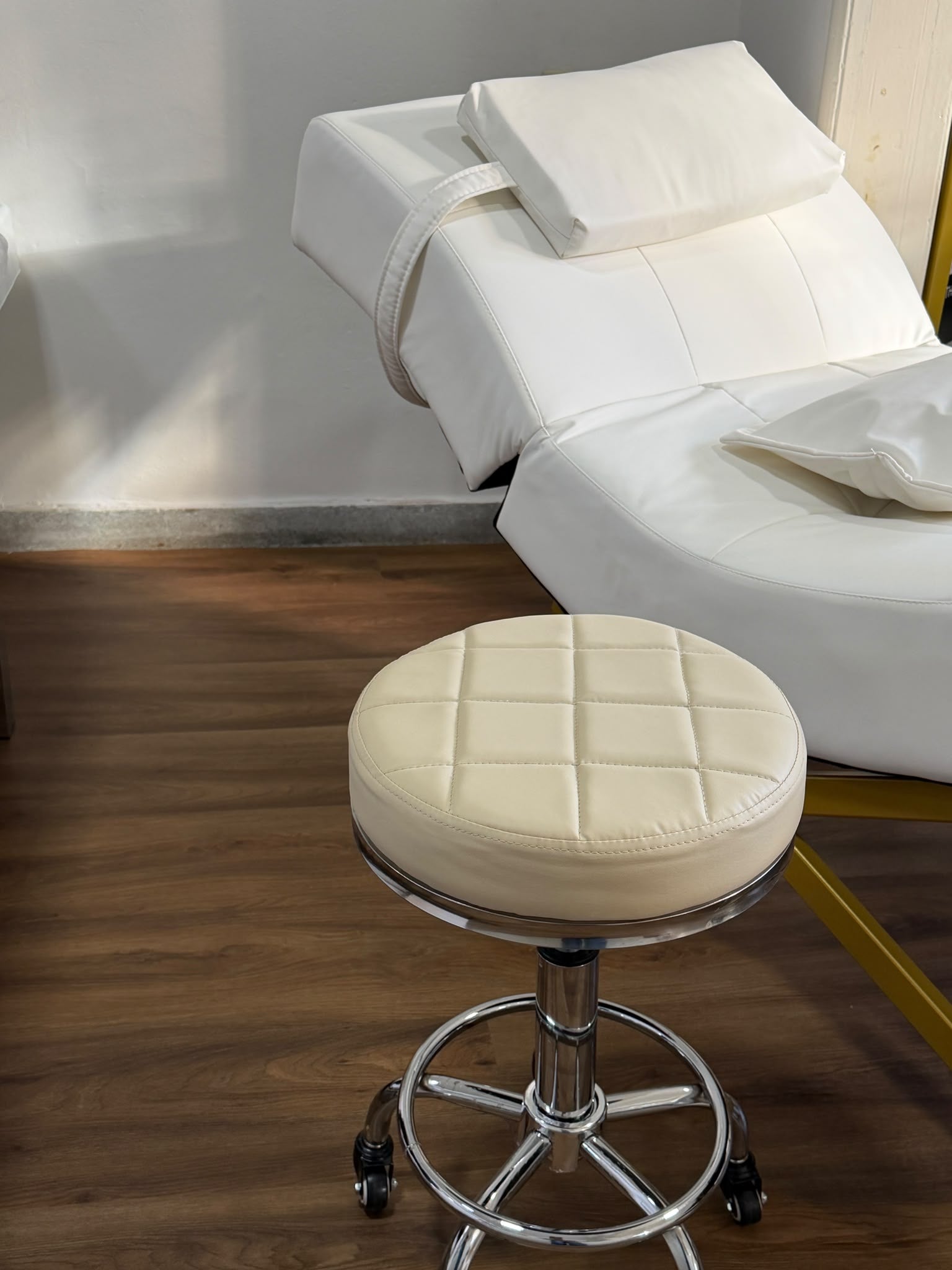 Banqueta Silla sin respaldo con ruedas BEIGE
